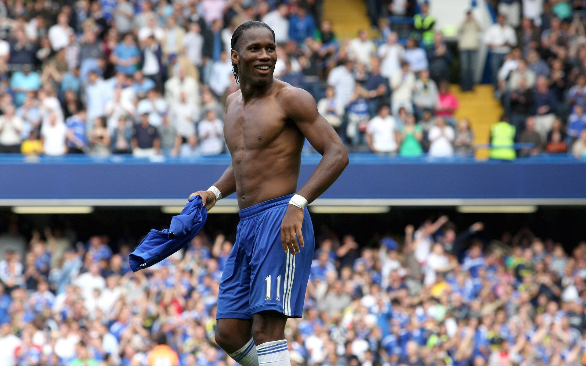 “切尔西决赛3–0胜PSG,捧首个扩军俱乐部世界杯冠军”